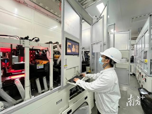 压球app入口站官网校企联合培养班学生在企业学习。 压球app入口站官网校企联合培养班学生在企业学习。