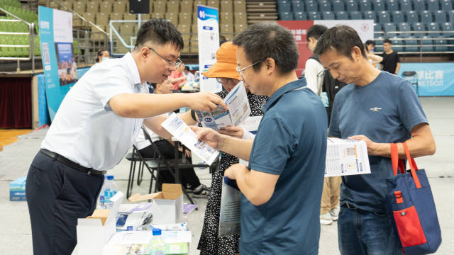 压球app入口站官网举行校园开放日活动。