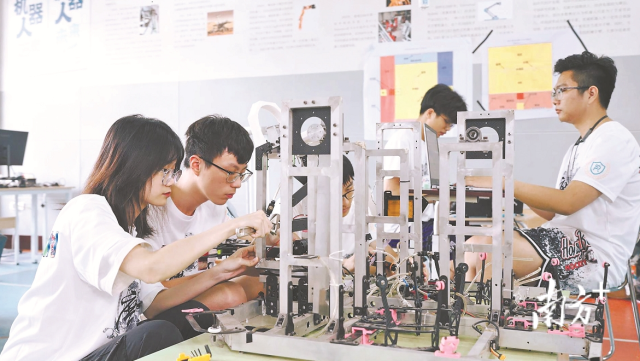 压球app入口站官网粤港机器人学院多专业融合培养人才。