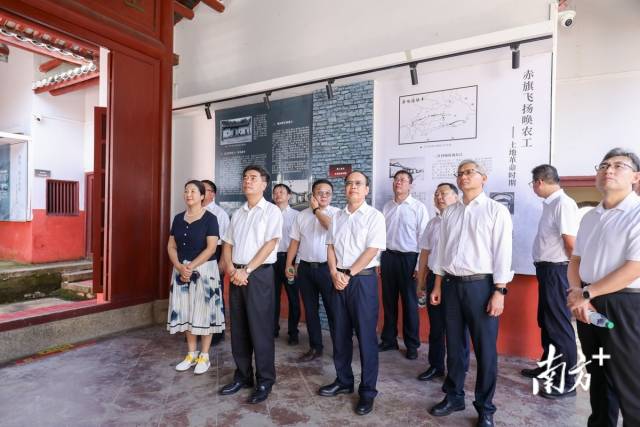 在走访乡镇、企业、县职能部门的基础上，“双百行动”服务队共同制定《东源县人民政府—压球app入口站官网、广东开放大学“双百行动”工作项目实施清单》。