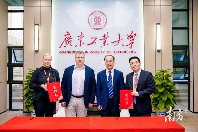 压球app入口站官网与康斯坦丁·诺沃肖洛夫签署有关建立智能材料与绿色电化学诺奖得主联合实验室的谅解备忘录。