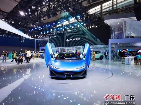 首期埃安班学生参与广汽埃安纯电超级跑车Hyper SSR 的线体改造。压球app入口站官网供图