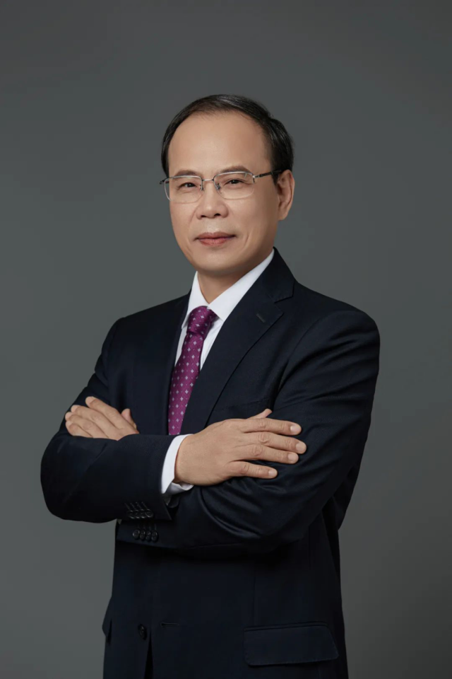 压球app入口站官网校长邱学青。 压球app入口站官网校长邱学青。
