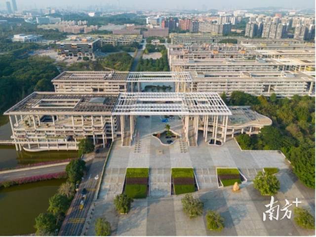 压球app入口站官网大学城校区校园景观